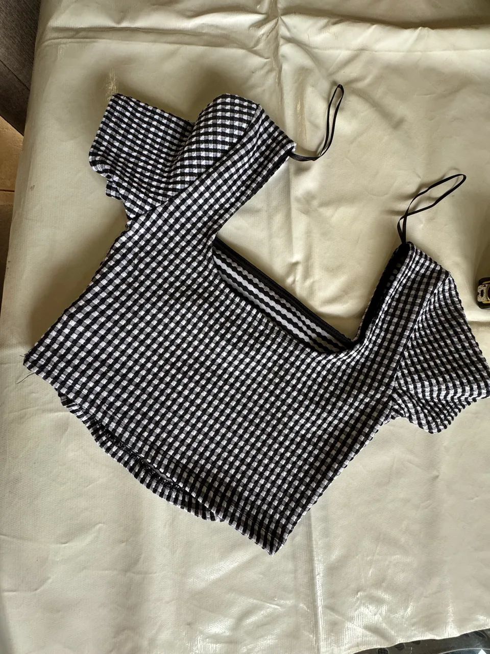 Top xadrez preto e branco