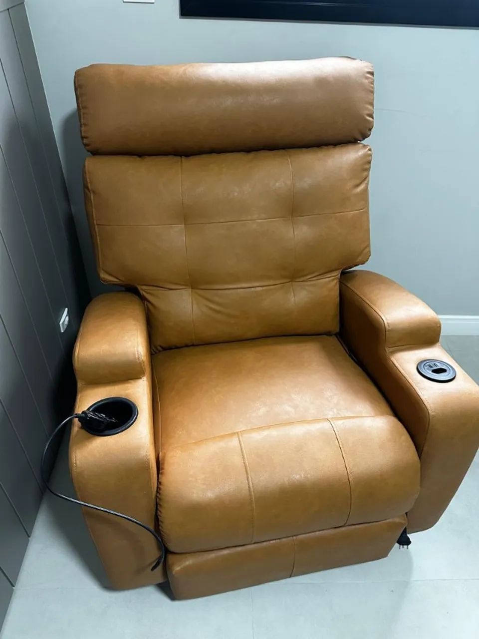 Poltrona Reclinável Elétrica Damie - Com Massagem - Cor Caramelo - Foto 2