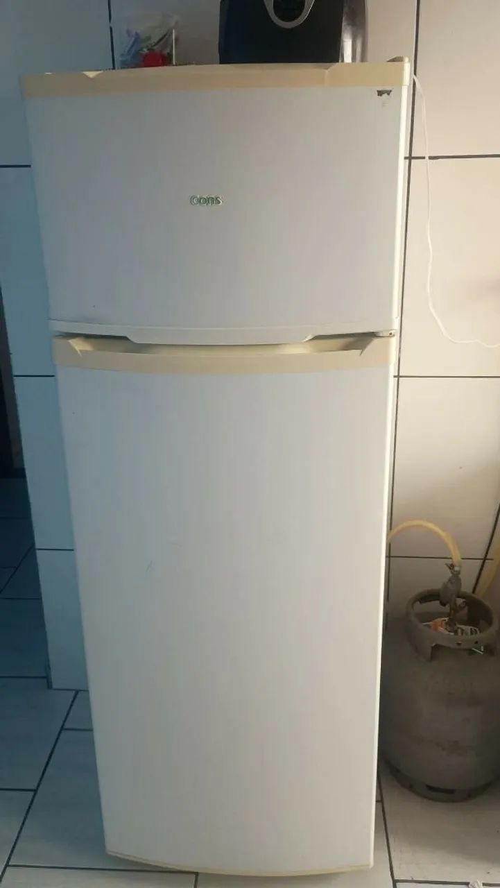 Geladeira Consul funcionando perfeitamente, está branquinha  - Foto 2