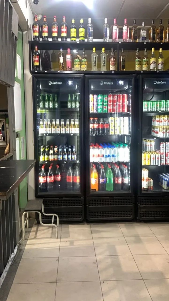 Câmara fria e móveis para distribuidora 