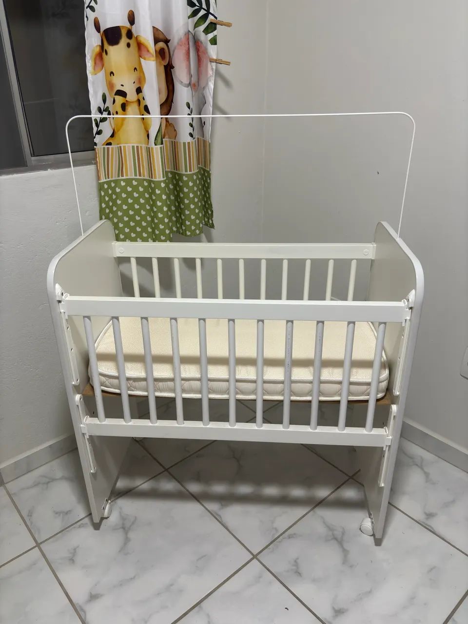 Vendo mini berço com colchão, pouquíssimo usado