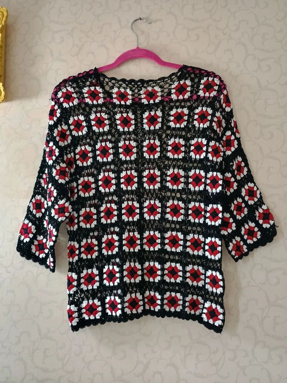 Blusa de crochê artesanal preto e vermelho | Mango m