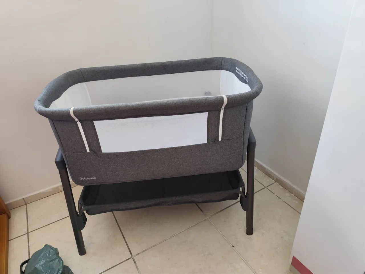 Berço portátil Galzerano com colchão e mosquiteiro.  - Foto 3