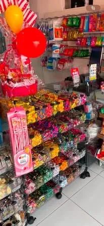 Vendo gôndolas de vidro / Chama p/ mais Detalhes