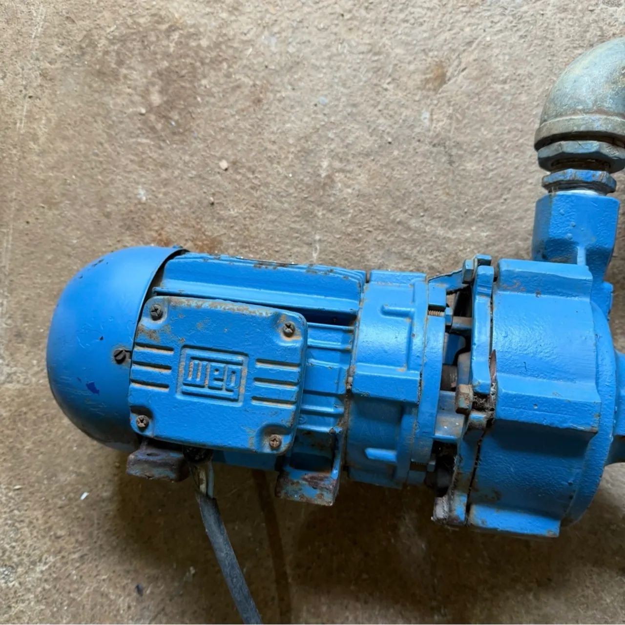 Motor 4 vc trifásico com bomba d?água  - Foto 2