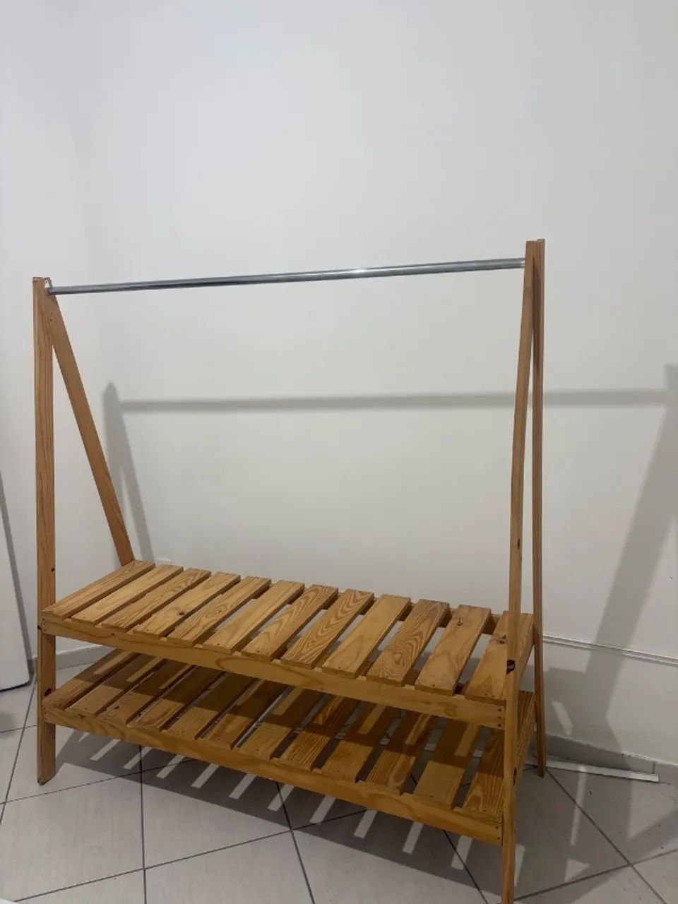 Arara de madeira 