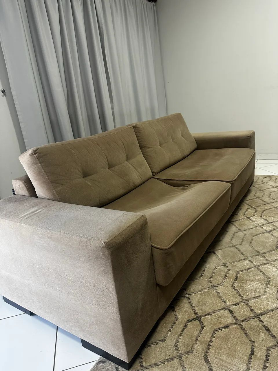 Sofá 4 Lugares 2,40m Bege/Caramelo  - Foto 2