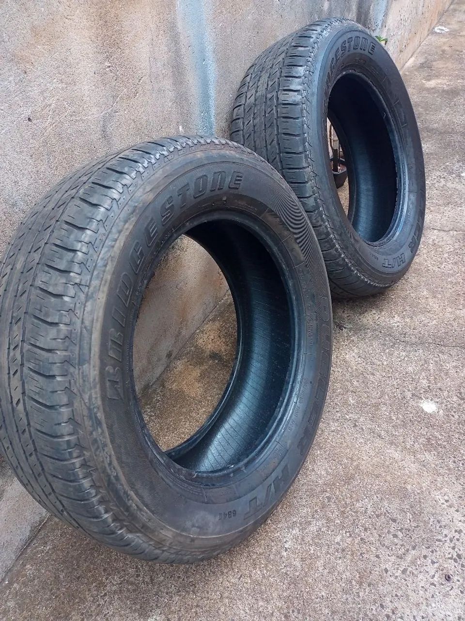 Vendo 4 pneus menos de meia vida aro 18  - Foto 2