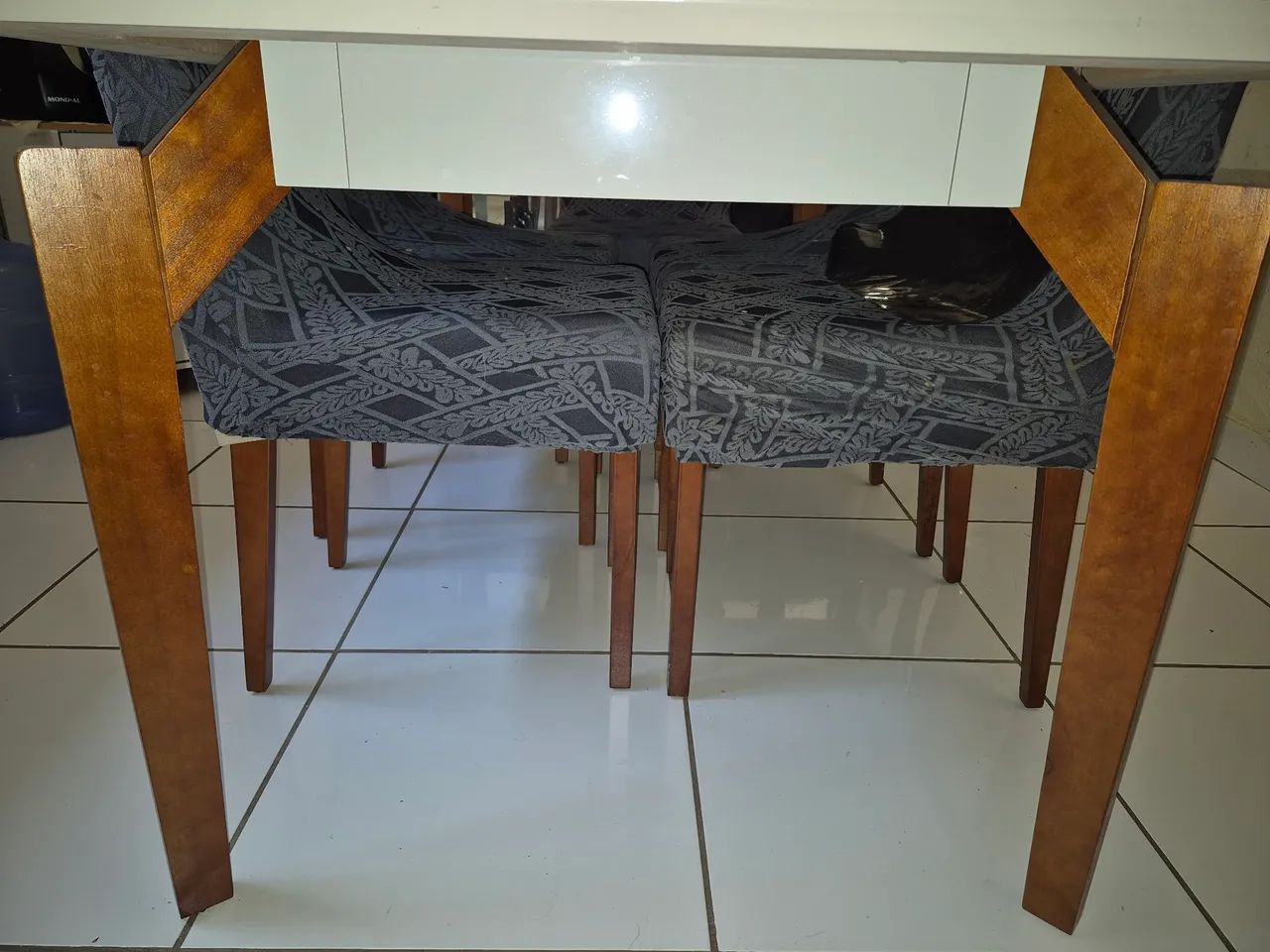 Mesa de vidro e madeira. - Foto 3