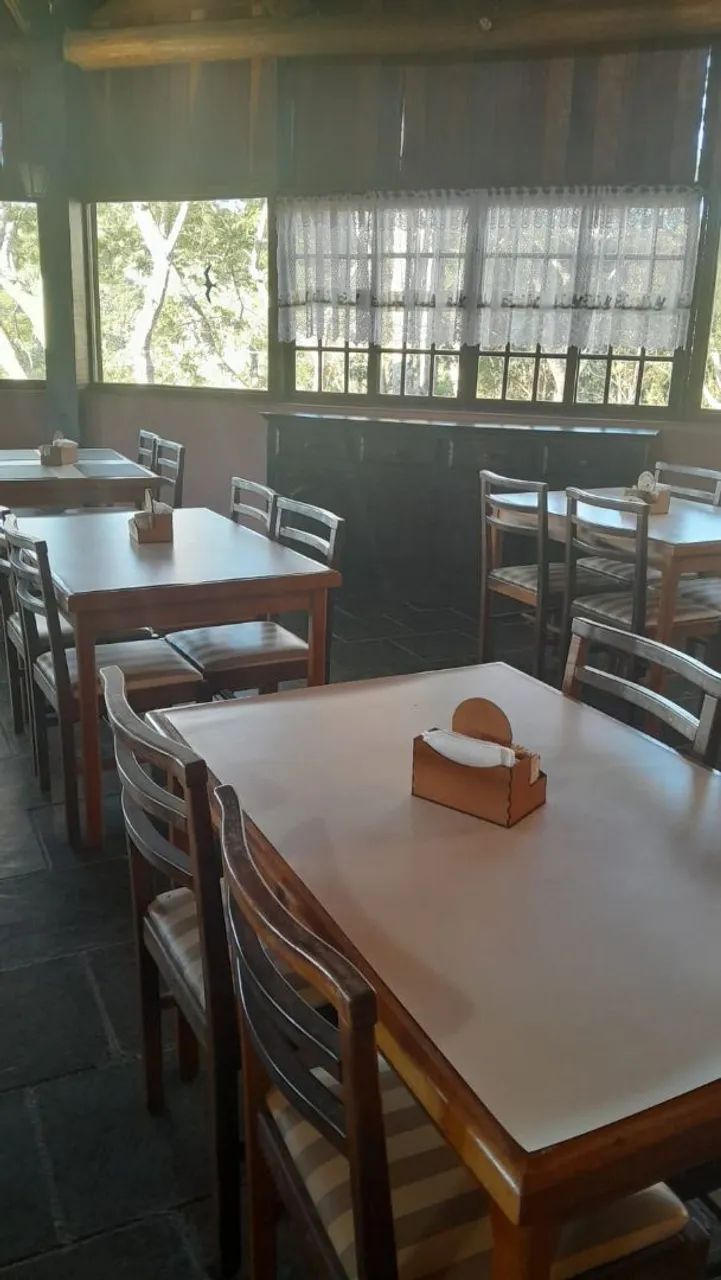 Jogo de mesa de madeira com 4 cadeiras  - Foto 2