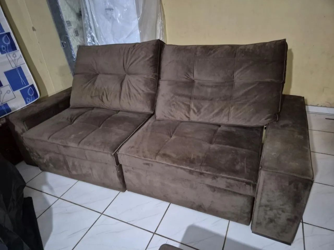 Sofá moderno Semi-novo