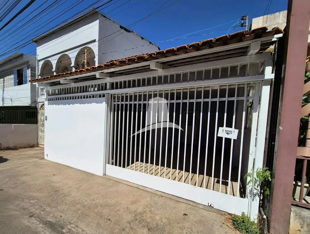 ÓTIMA CASA COM 03 QUARTOS
