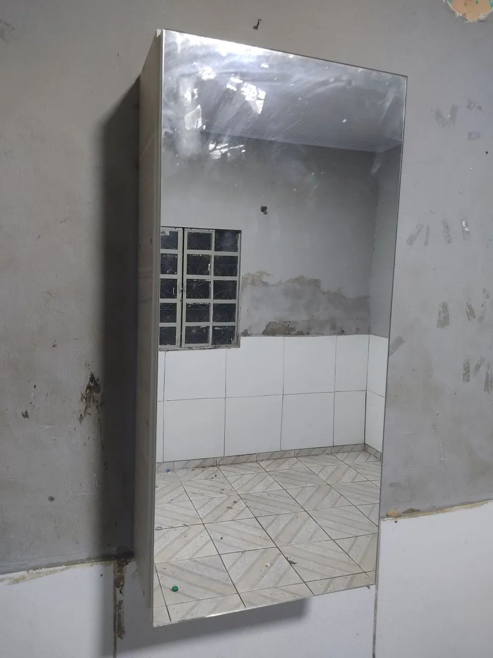 Armário de Parede em MDF com Espelho - R$ 130