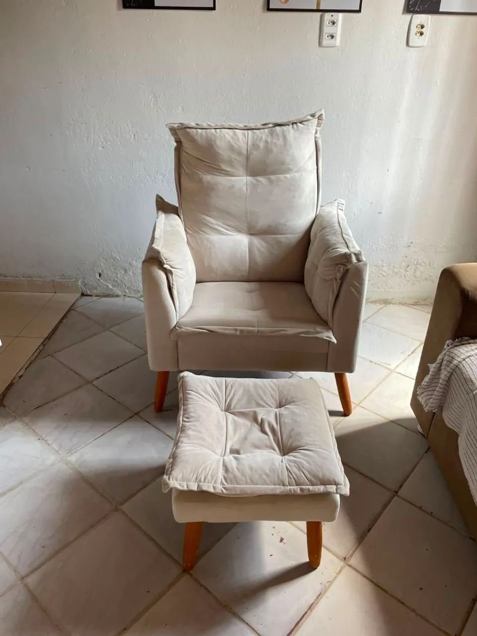 Vendo poltrona com banqueta - Foto 4