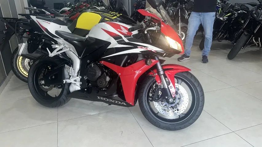 CBR 600RR - Foto 2