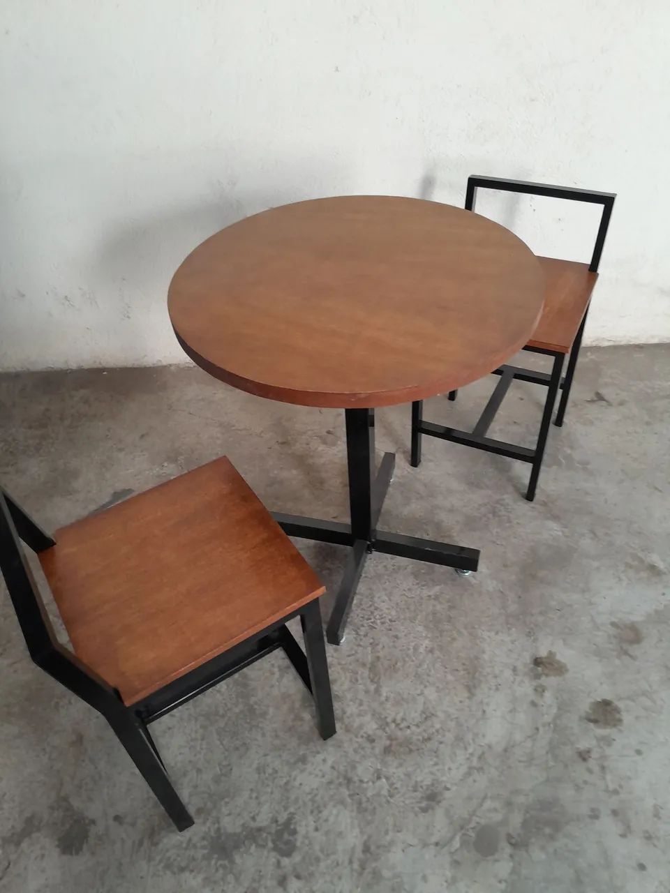 Mesa estilo industrial com 2 banquetas  - Foto 5