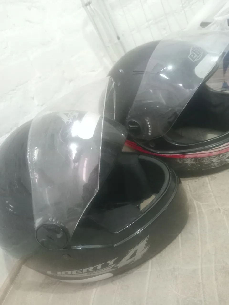 2 Capacetes usado.