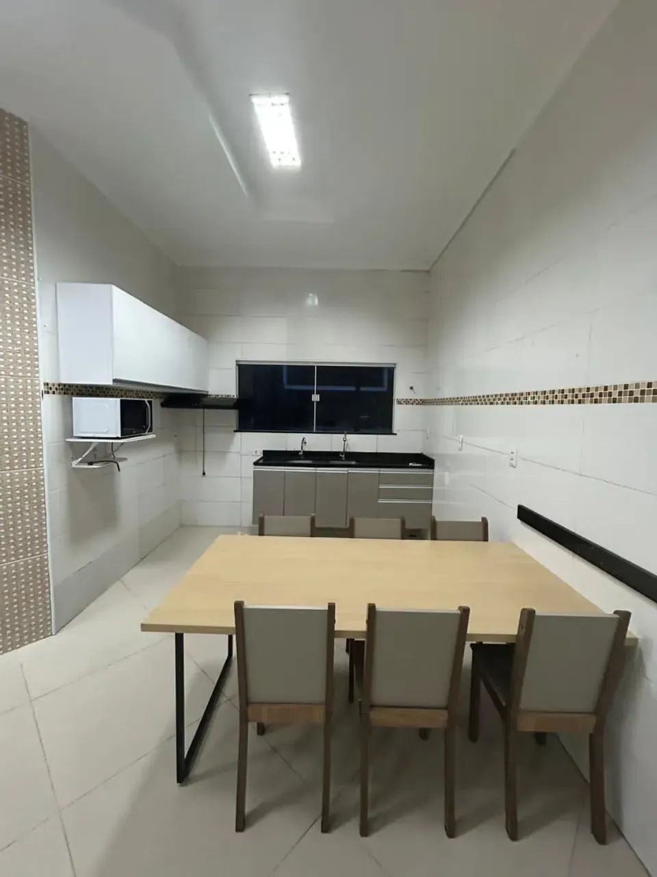 Casa para aluguel possui 450 m² com 4 quartos, sendo 3 suítes e piscina em Parque Verde -  - Foto 5