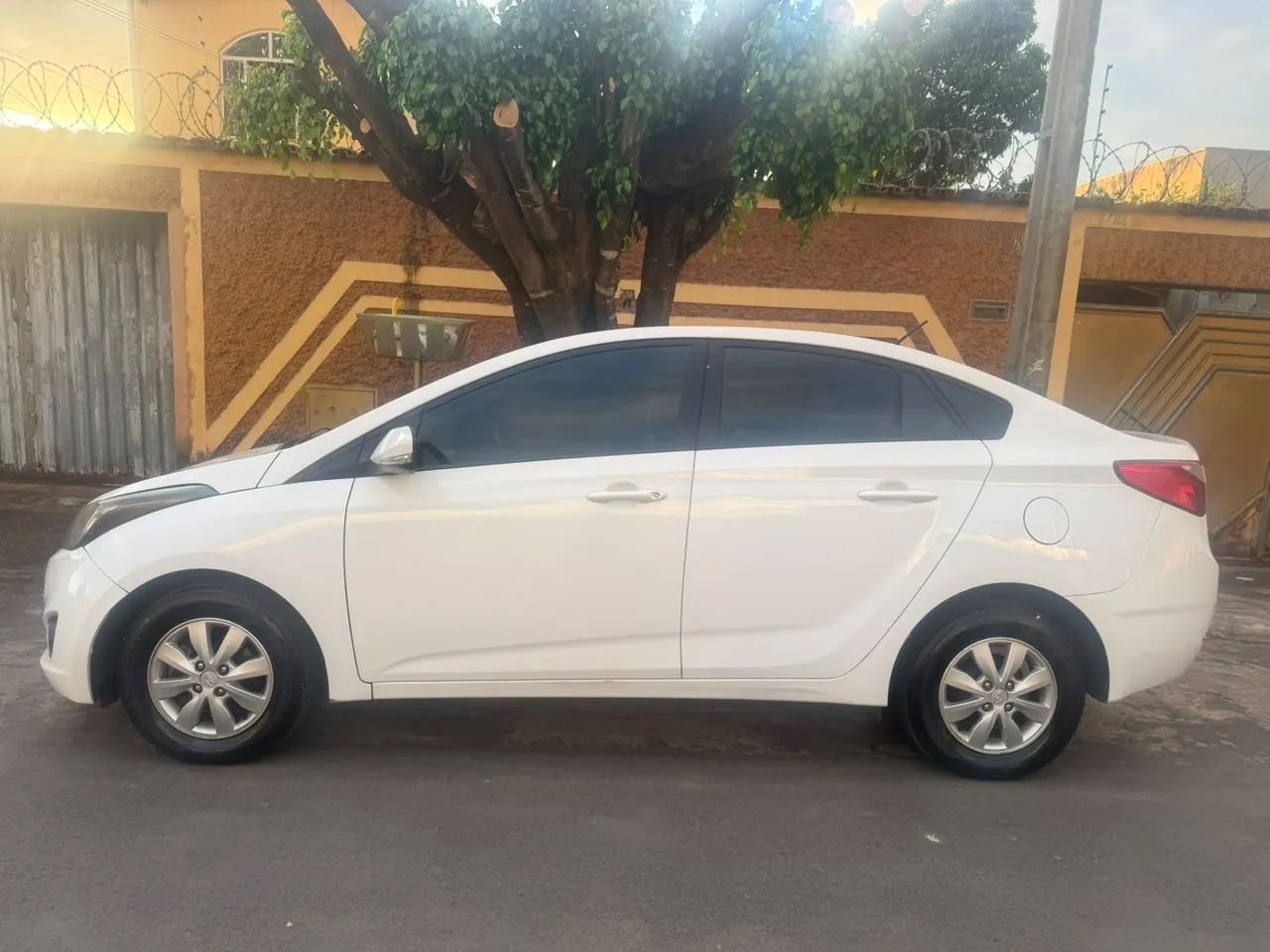 Hyundai Hb20S C.STYLE/C.PLUS1.6 FLEX 16V AUT. 4P 2014