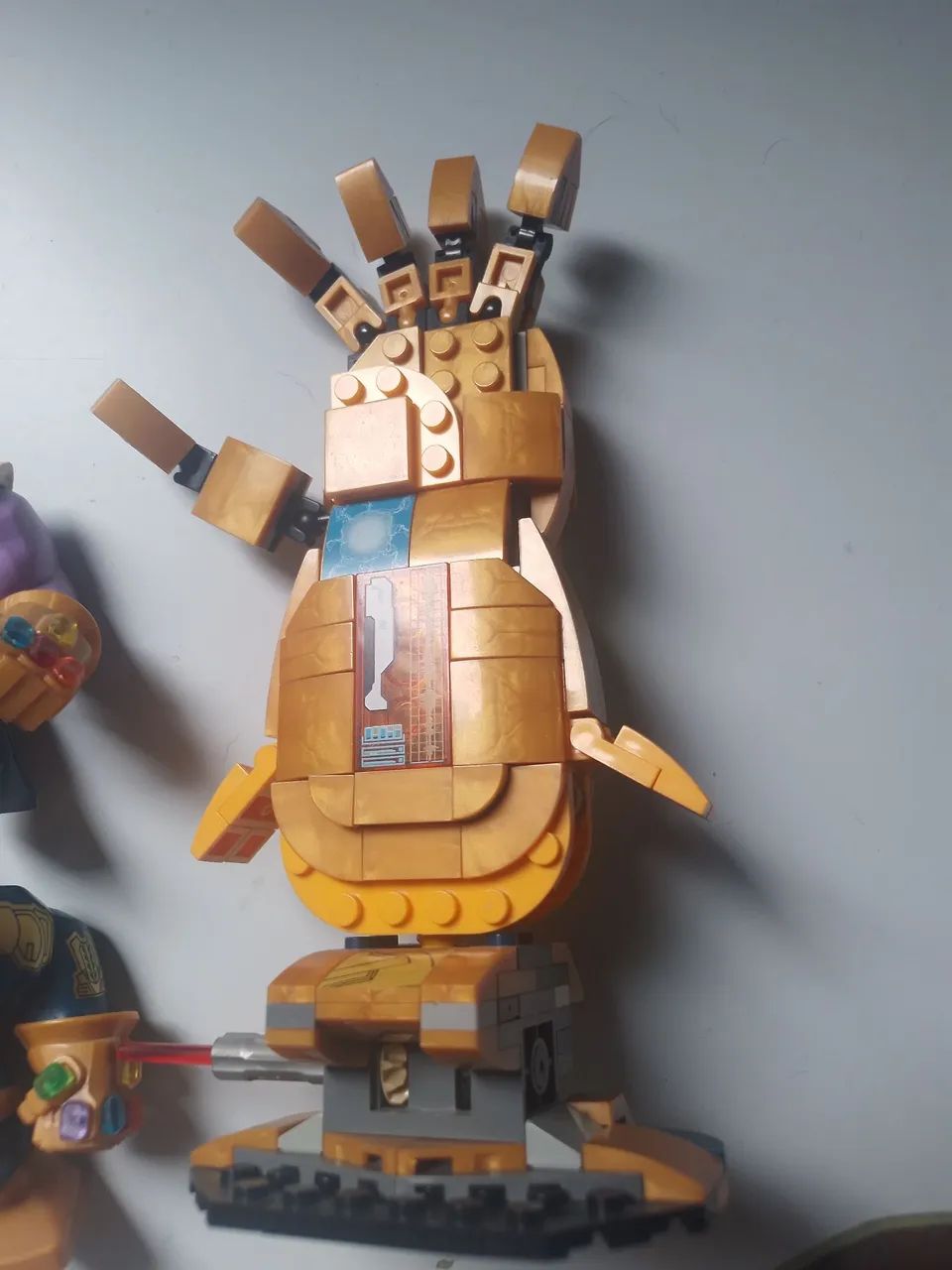 4 THANOS MAIS UMA LUVA SIMILAR LEGO - Foto 4
