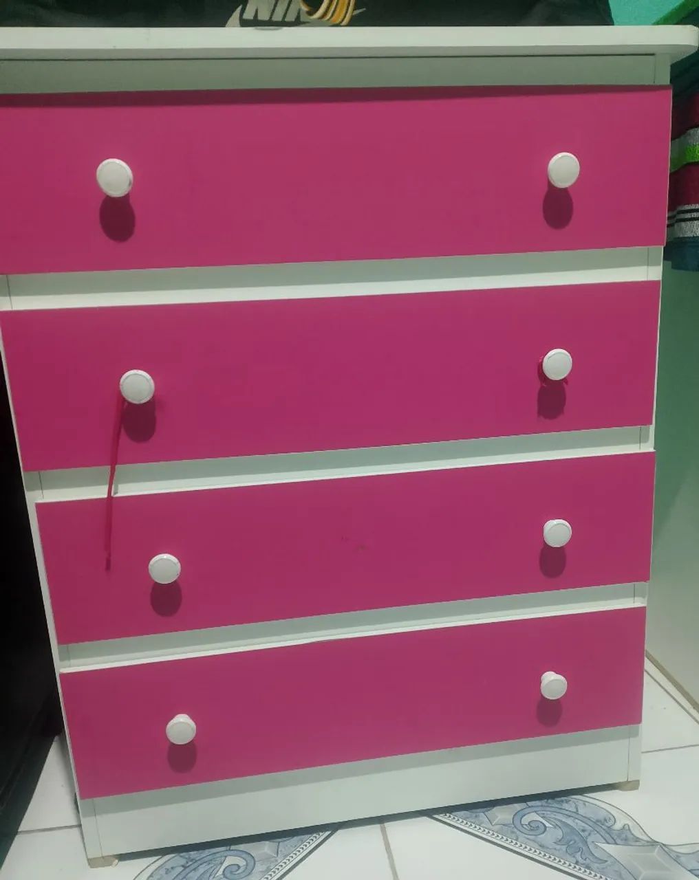 Vendo essa cômoda semi nova