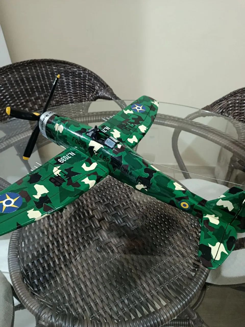 Avião miniatura artesanal decorativo  - Foto 4