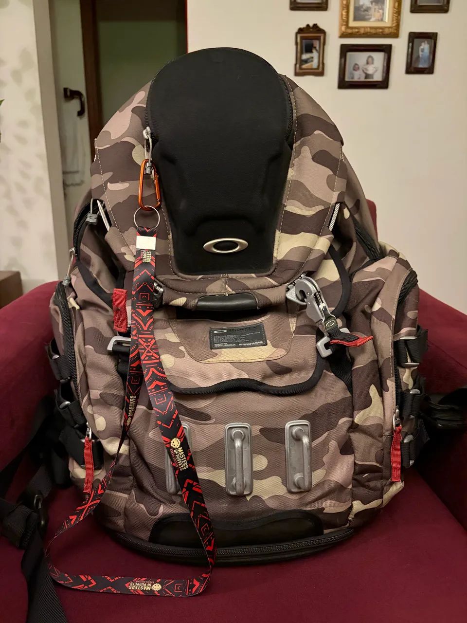 mochila oakley kitchen camuflada