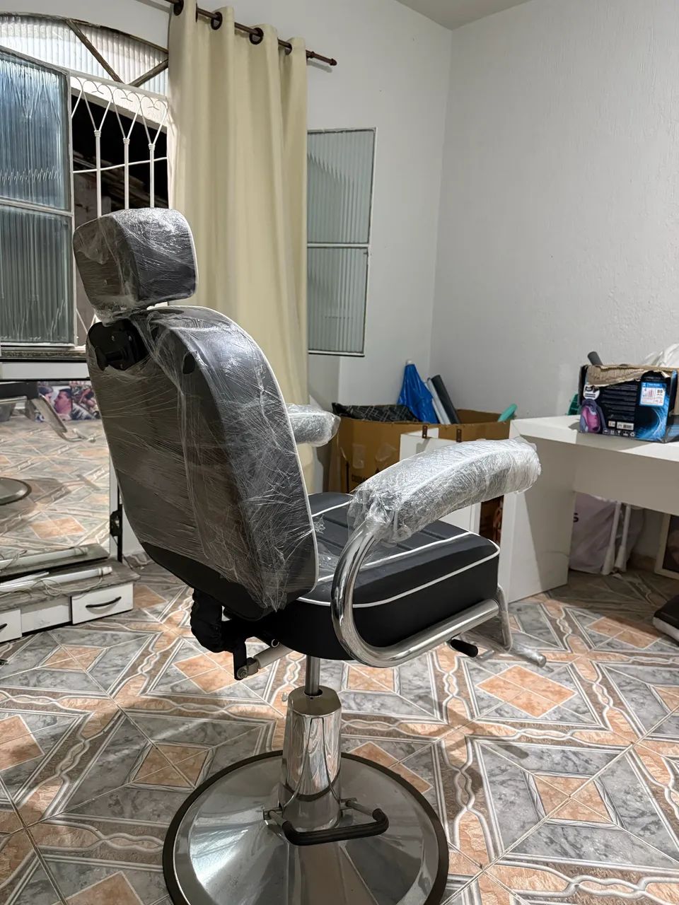 Cadeira de barbearia profissional / nova , nunca usada - Foto 2