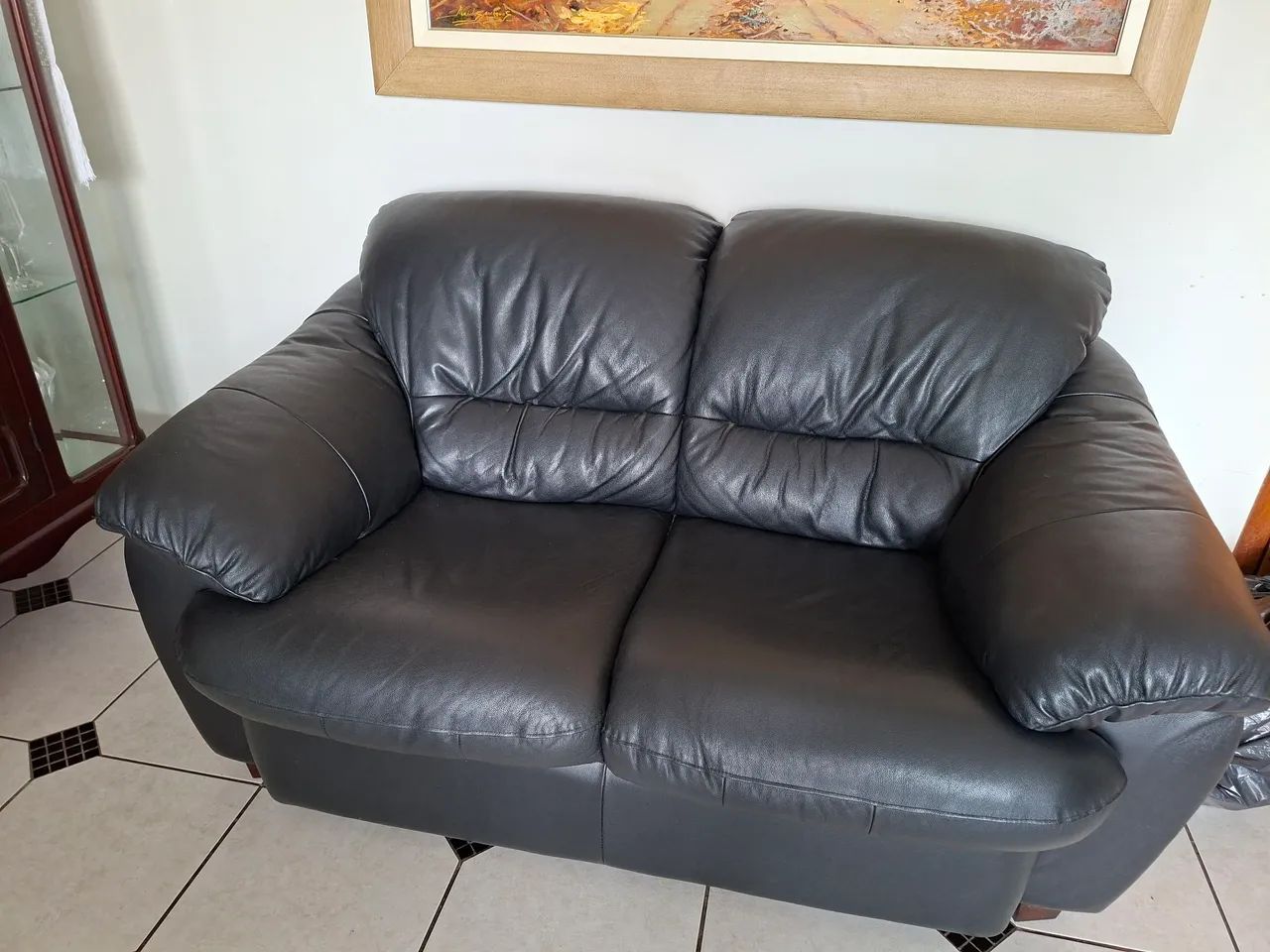 CONJUNTO SOFÁ DE COURO E MESA  DE CENTRO - Foto 2