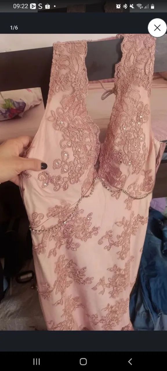 Vestido de renda.
