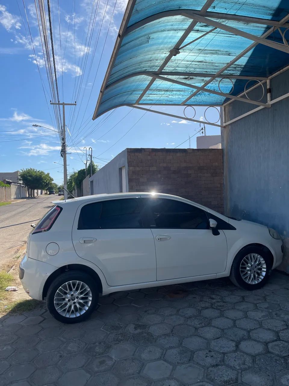 Fiat Punto ESSENCE 1.6 FLEX 16V 5P 2013
