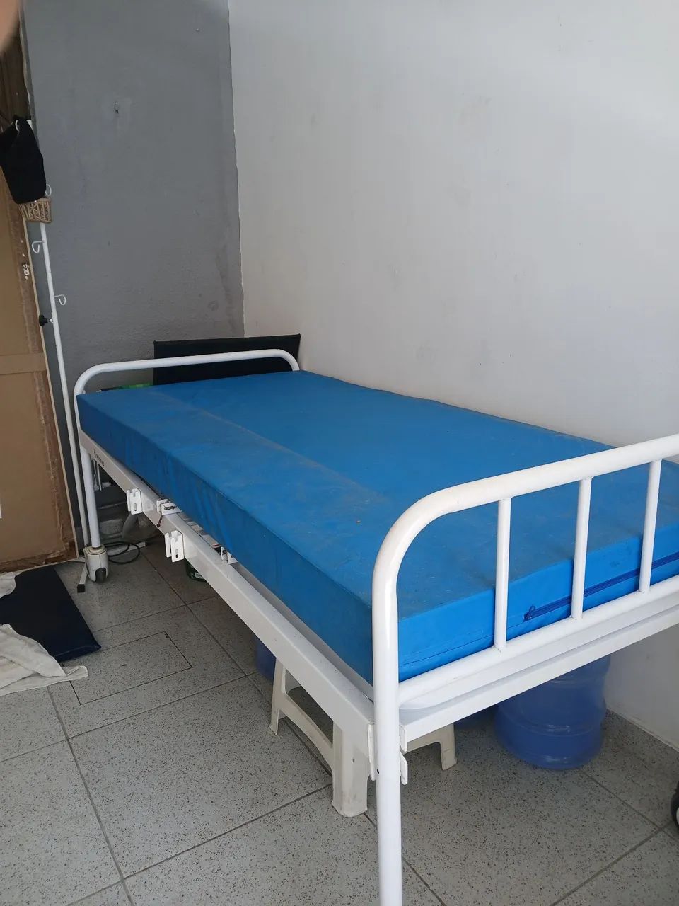 Cama hospitalar com colchão  - Foto 2