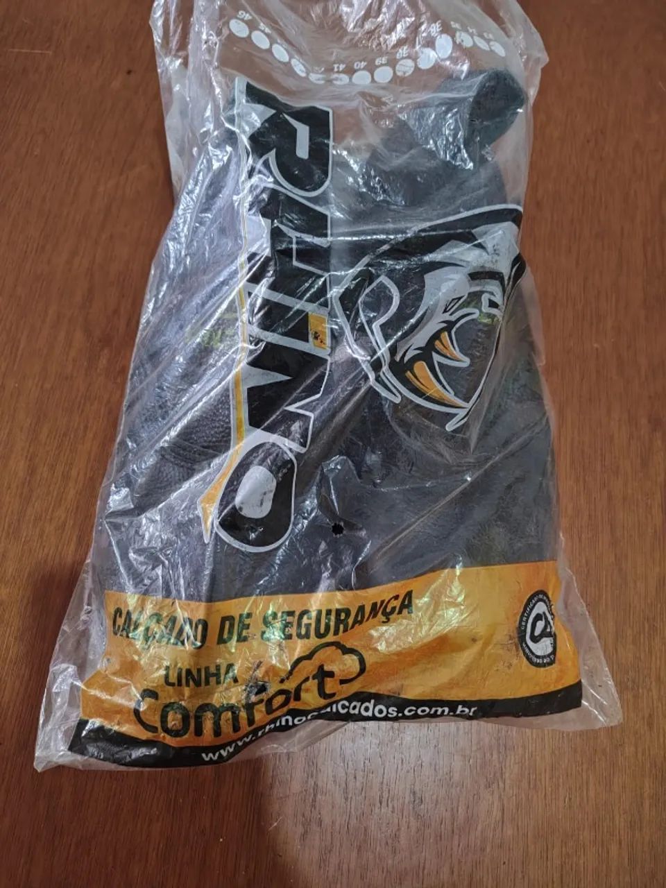 Bota para obras, eletricista e afins calça 44 (novo ainda com plástico) - Foto 3