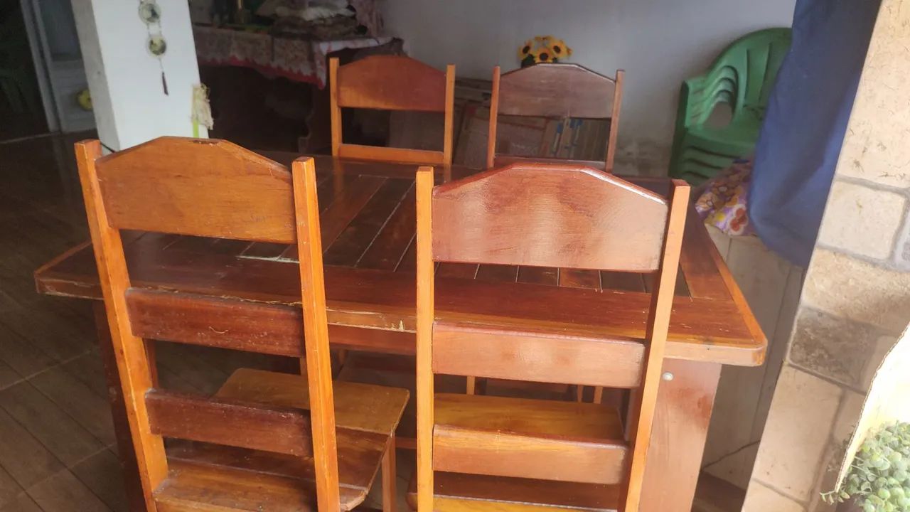 Jogo de mesa com 4 cadeiras de angelin toda em parafuso, ,valor 500 reais - Foto 2