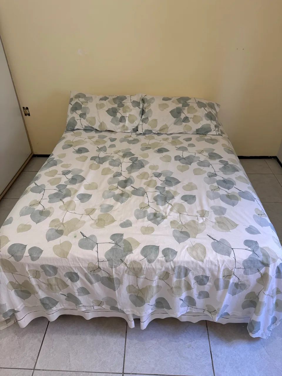 Cama de casal Ortobom com base e colchão 