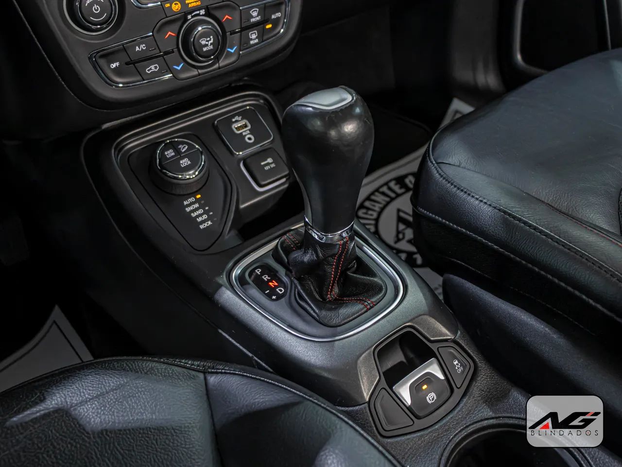 Jeep Compass TRAILHAWK TD350 2.0 4x4 Die. Aut, foto 8 de 20