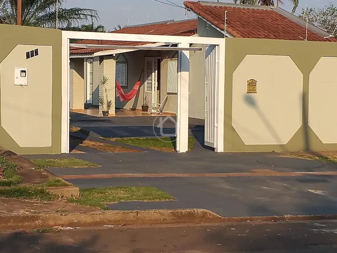 CASA COM 03 DORMITORIOS NO PIRATININGA