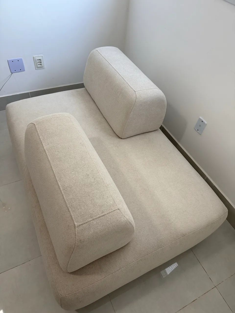 sofá bouclé ? um metro e quarenta ? excelente qualidade  - Foto 4