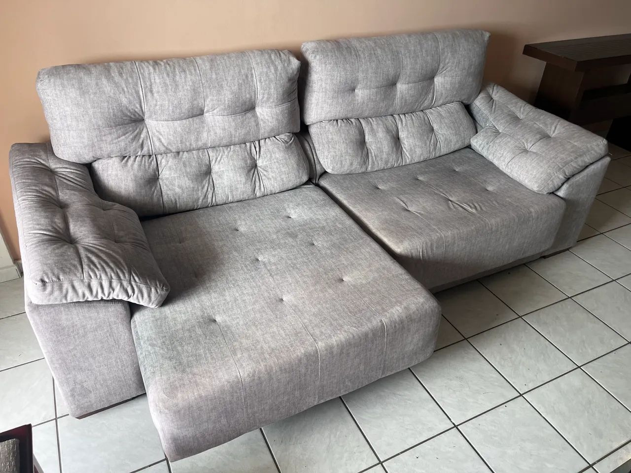 Sofá retrátil cinza grande