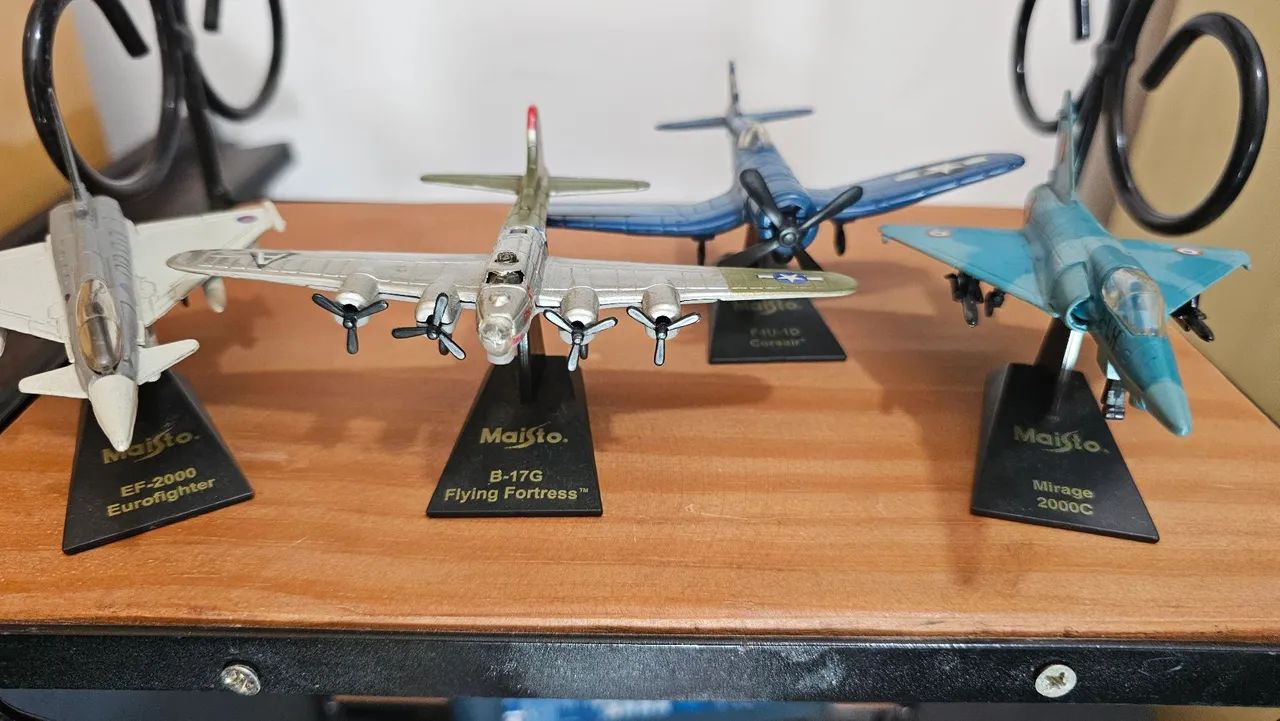 12 Aviões Maisto coleção.  - Foto 3