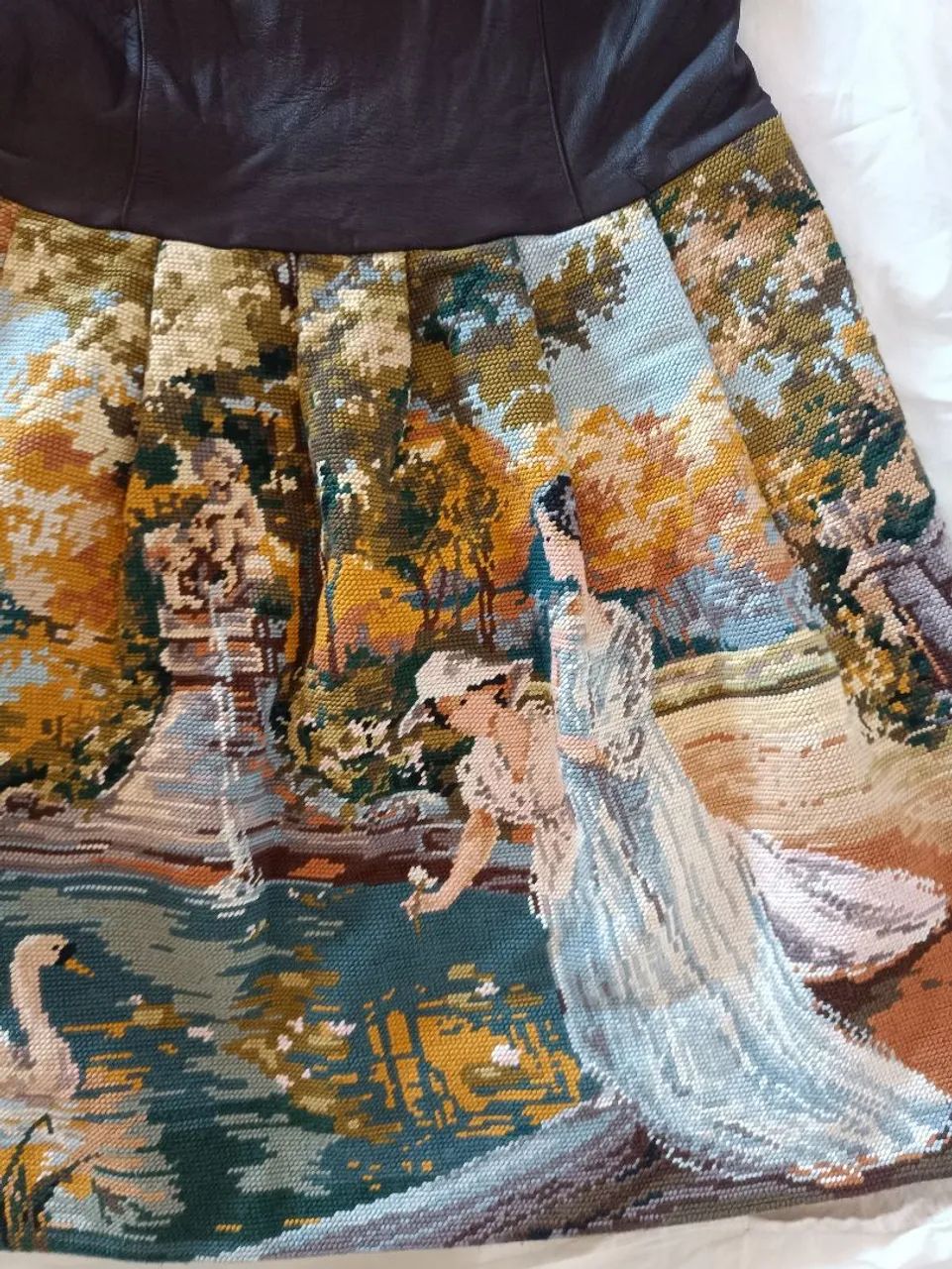 Vestido exclusivo bordado a mão, com couro legítimo  - Foto 2