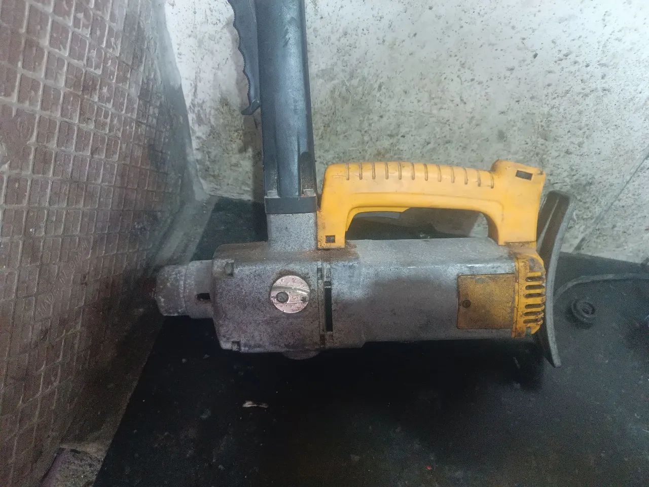 Furadeira industrial dewalt - Foto 2