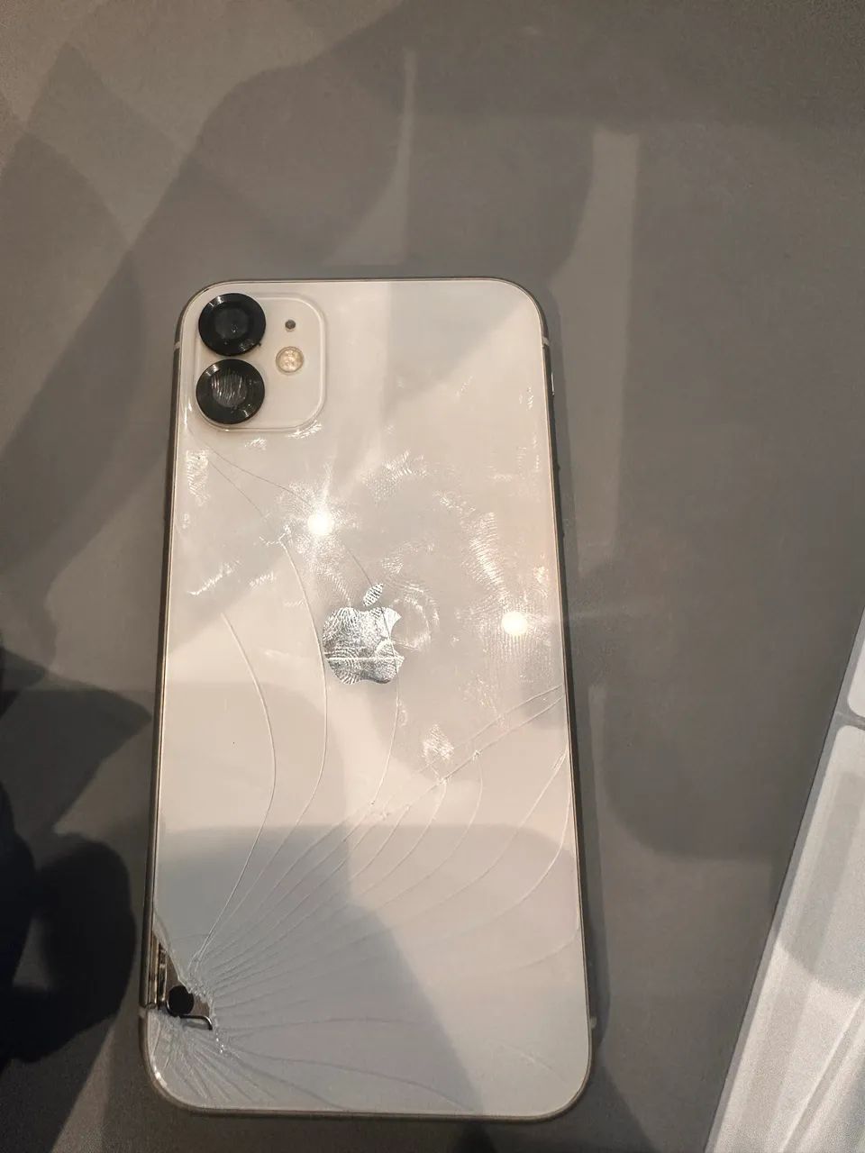 iPhone 11 para peças/conserto - R$150