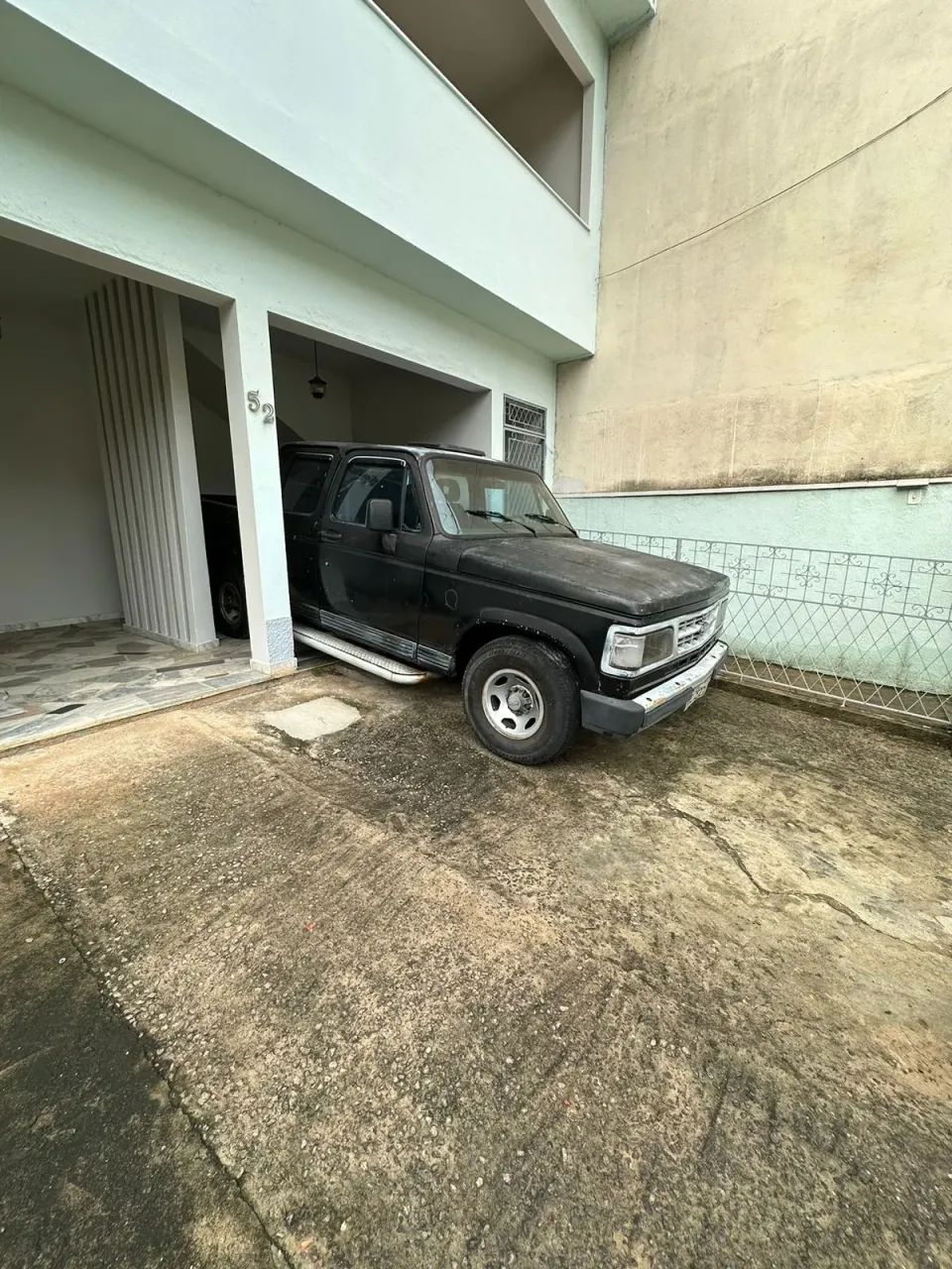 Prédio/Edifício contendo 2 aptos 4 Qts sendo 1 St com quintal - Foto 2