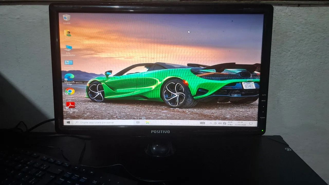 Monitor Positivo de 19 polegadas com áudio e entrada VGA. 