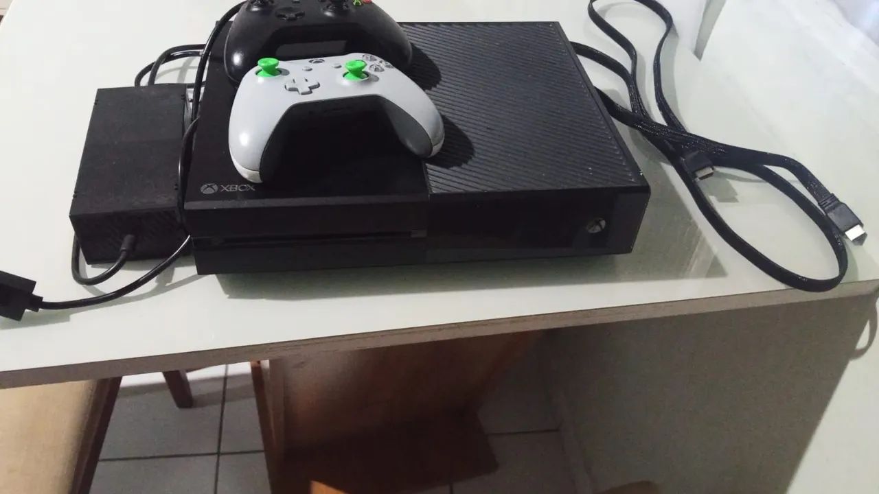 Xbox one fat com jogos e 2 controles - Foto 2