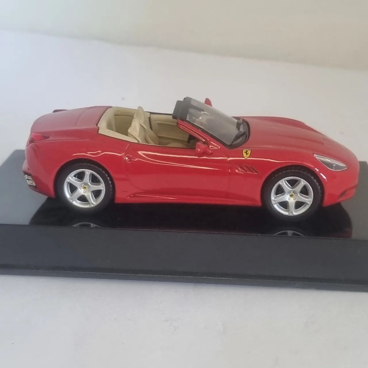 Ferrari California 1:43 - Foto 4