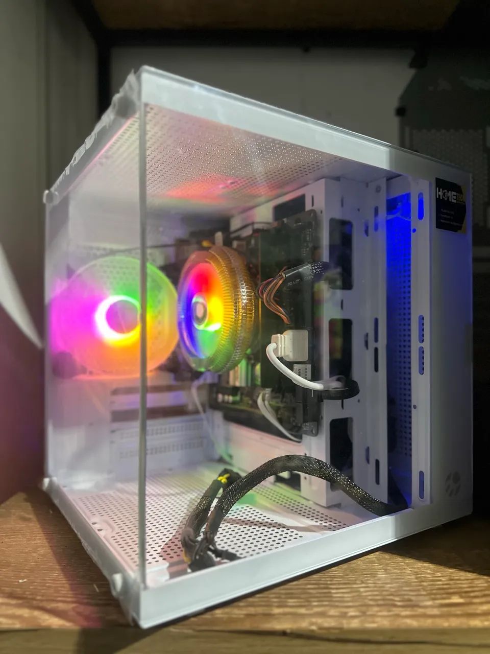 O PC QUE CHAMA ATENÇÃO ANTES MESMO DE LIGAR!