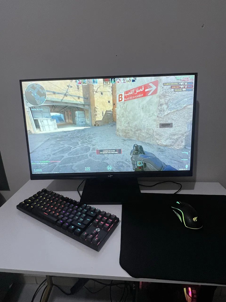 Vendo pc completo mesa e cadeira 