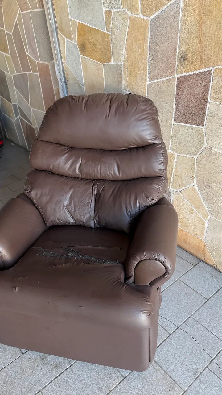 Sofá Poltrona do papai | RECÉM HIGIENIZADA - Foto 4